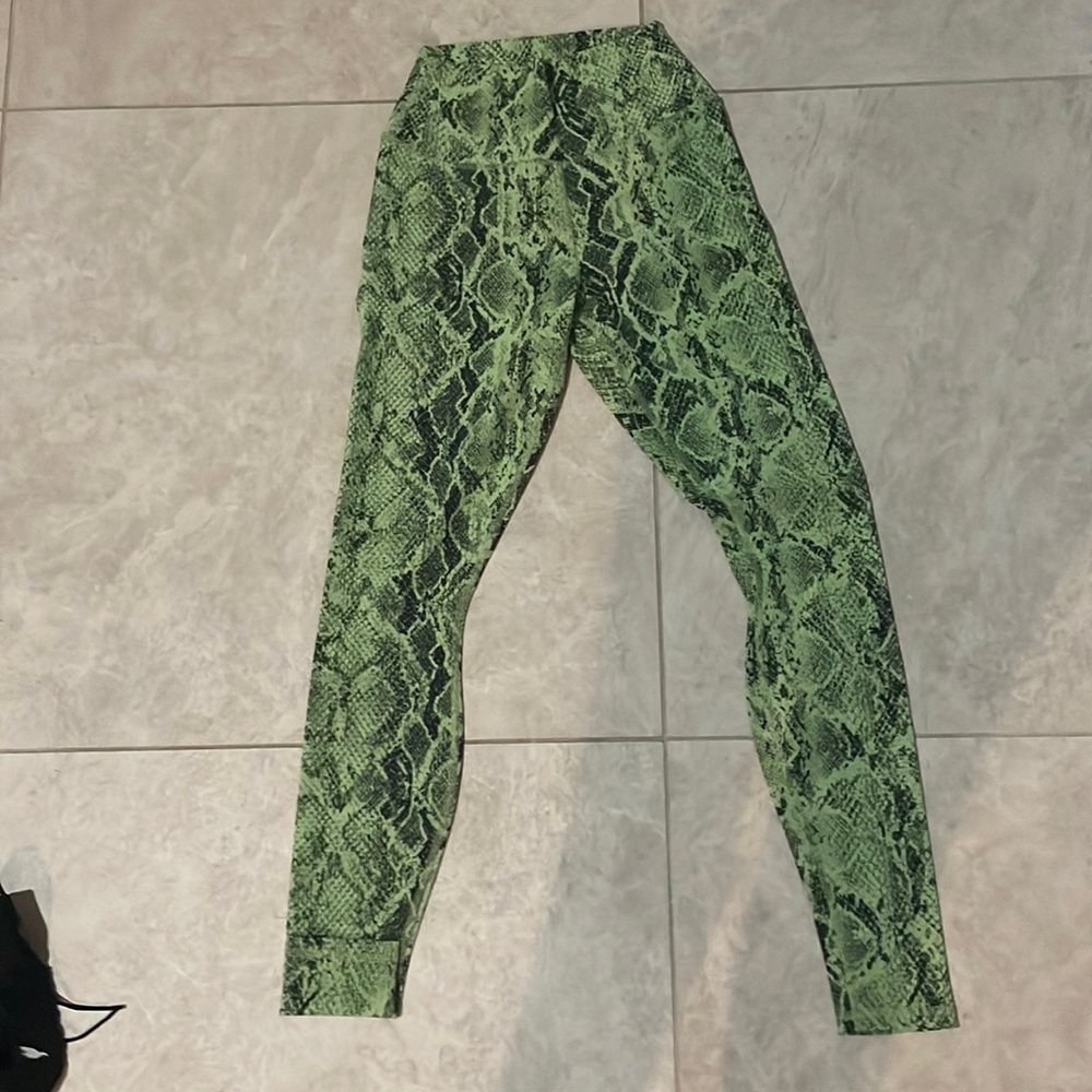 Alo snake print green leggings in XS